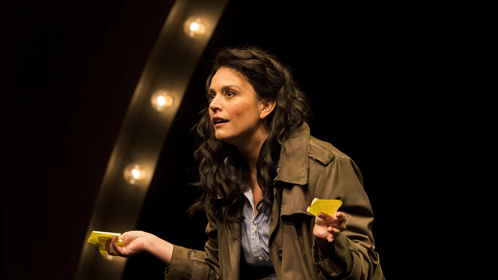 Cecily Strong in “The Search for Signs of Intelligent Life in the Universe” at Center Theatre Group / Mark Taper Forum September 28 through October 23, 2022. Photo by Craig Schwartz Photograph All Uses © 2022 Craig Schwartz Photography